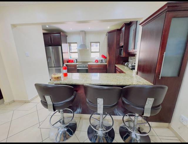 4 BEDROOM HOUSE FOR SALE IN LA LUCIA